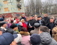 У Запоріжжі представники міської влади зустрілися з мешканцями одного зі зруйнованих будинків