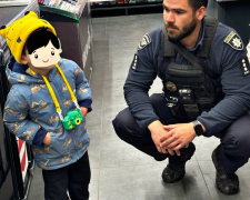 У Запоріжжі патрульні розшукали чотирирічного хлопчика, фото: Патрульна поліція Запорізької області 