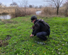Метр за метром до безпеки - запорізькі піротехніки продовжують роботу на деокупованій Херсонщині (фото)