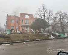 Поранення дитини, пожежа житлового будинку та руйнування - наслідки ворожих обстрілів Запорізької області за добу