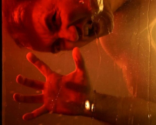 Актори запорізького театру покажуть оголені емоції, пірнаючи в акваріум - фото
