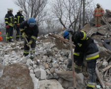 Запорізькі рятувальники закінчили розбирати завали на місці житлового будинку, який зруйнувала російська ракета