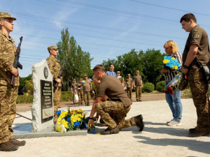 У Запоріжжі відкрили Алею Слави захисникам Маріуполя - фото