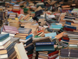 Російську літературу – на макулатуру: у Запоріжжі збирають книжки на допомогу ЗСУ