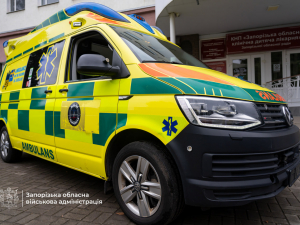 Запорізький дитячий медзаклад отримав сучасну реанімаційну "швидку" зі Швеції (відео)