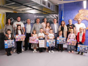 «Перший раз – у перший клас»: 300 дітей працівників запорізьких підприємств Метінвесту отримають шкільні набори