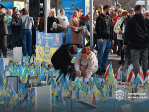 У Запоріжжі вшанували бійців 6 ОСБ та встановили 71 прапорець на Алеї Пам'яті