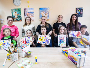 У запорізькому ком’юніті-центрі «Опліч Хаб» провели арттерапію для батьків і дітей