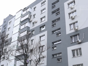 Відновлений будинок на вулиці Запорізькій, в який у 2023 році влучила російська ракета