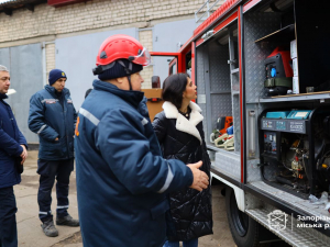 Допоможе розбирати завали - запорізькі рятувальники отримали техніку від Німеччини (фото)