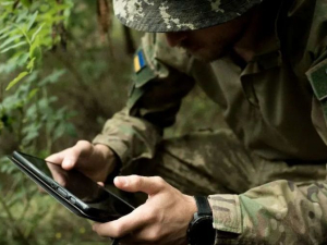 Запорізькі захисники врятували квадрокоптер, який приземлився на недосяжній території - відео