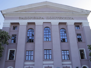 Пошкодили корпуси та аудиторії – у Запоріжжі під час нічної атаки постраждав один із найбільших вишів (фото, відео)