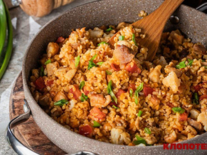 Гарбуз, томат, цвітна капуста - готуємо булгур з куркою і овочами за рецептом відомого шеф-кухаря