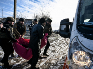 Під прицілом дронів : як поліцейські евакуювали дітей, дорослих та песиків з Таврійської громади