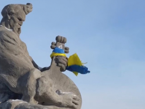 Символ свободи та пам’яті: у Запоріжжі на Хортиці з'явилася нова скульптура (відео)
