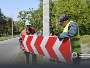 Власне виробництво знаків запрацювало у Запоріжжі: місто економить і реагує швидше