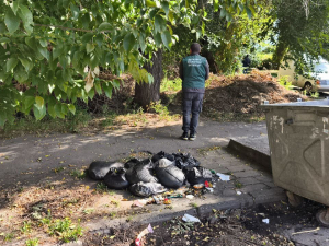 У Вознесенівському районі біля житлових будинків виявили одразу три стихійні сміттєзвалища (фото)