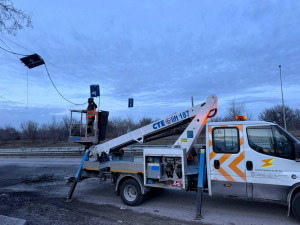 Пошкоджена дорога та вікна будинків: росіяни атакували Хортицький район Запоріжжя (фото)