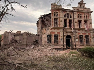 Російські військові пошкодили одну з найкрасивіших історичних будівель Запоріжжя - фото
