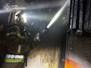 Трагедія у Запоріжжі -  під час пожежі загинув господар квартири, інші мешканці евакуйовані (відео, фото)