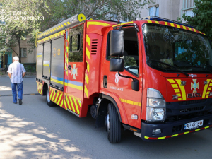 Пожежа у Запоріжжі змусила рятувальників діяти швидко – чоловіка винесли з помешкання