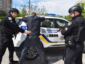 Запорізькі поліцейські по дорозі у спортзал затримали грабіжника