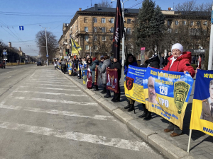 "Мовчання — це смерть": у центрі Запоріжжя відбулася акція на підтримку військовополонених (фото)