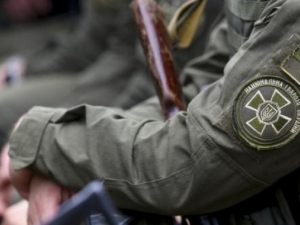 У центрі Запоріжжя нацгвардієць затримав правопорушника, поки чекав транспорт: подробиці