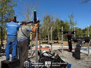 На фінішній прямій - в одному з районів Запоріжжя завершують облаштування інклюзивного парку (фото, відео)