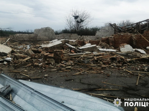 За добу російські військові зруйнували 25 будинків та інших будівель у Запорізькій області - фото