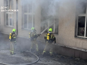 4 травня у Запоріжжі в двоповерховій будівлі спалахнуло електрообладнання, постраждав чоловік