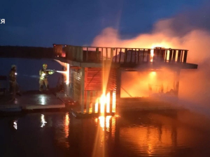 У центральному районі Запоріжжя згоріла лазня на плаву - подробиці, фото