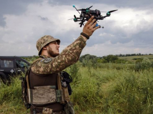 ЗСУ на Запорізькому напрямку завдяки безпілотникам знищили російський танк «Прорив» – відео