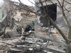 Зруйновані будинки та уламки на подвір'ях - росіяни завдали ракетного удару по селищу Кушугум (фото)