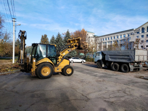 Невловимі порушники - мешканці приватного сектору в одному з районів Запоріжжя постійно утворюють звалища (фото)