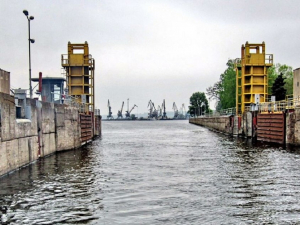 У Запоріжжі падає рівень води в шлюзі: судноплавство доведеться припинити