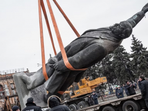 Лежить вісім років - у Запоріжжі пропонують переплавити пам'ятник леніну