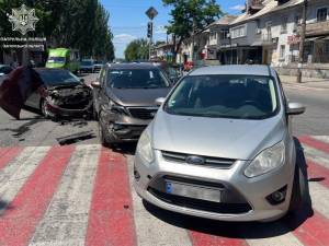 У центрі Запоріжжя зіткнулись три автомобілі - хто був винний 