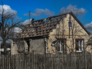 Штора врятувала дитину: вночі російські безпілотники атакували село Антонівка (фото)