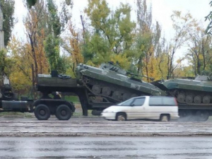 Через Маріуполь в напрямок Запоріжжя їде важка російська техніка - фото