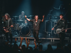 "Це має значення" для  ЗСУ - у Європі звучав  гуцул-метал від  гурту "Карна" (фото)