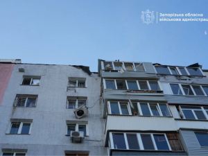 Російський дрон атакував багатоповерхівку в Запоріжжі - є поранені