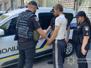 Вирвав у людини телефон і втік - як у Запоріжжі знайшли грабіжника