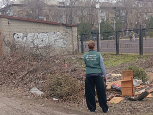 У Вознесенівському районі Запоріжжя виявили смітник біля спортмайданчика (фото)