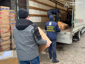 Контрафактні цигарки передали ЗСУ, фото: Запорізька обласна прокуратура