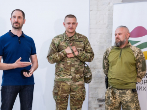 Заняття на воді, що допомагають ветеранам: у Запоріжжі підсумували рік роботи програми Метінвесту та Дениса Силантьєва «Вільні хвилі»