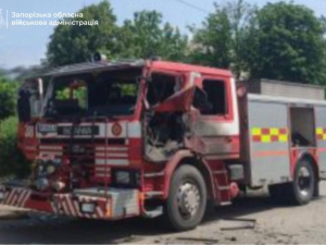 У Запорізькій області ворог атакував дронами рятувальників, які приїхали гасити пожежу - автомобіль ДСНС згорів вщент 
