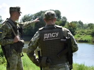 Заплив через Тису ледь не закінчився трагедією — прикордонники затримали жителя Запорізької області (фото)