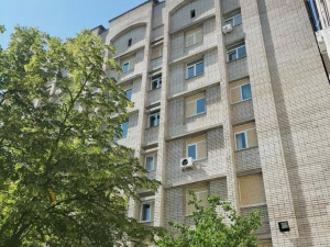 У Запоріжжі волонтери відновили корпуси медичного університету, пошкоджені під час ворожого обстрілу (фото)