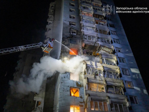 Пошкоджена багатоповерхівка у Запоріжжі. У будинок 24 березня влучив БпЛА
